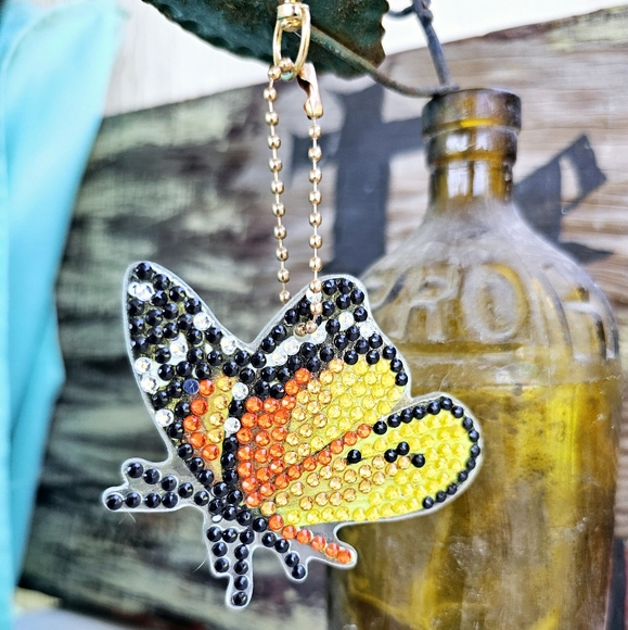Butterfly Keychain Colorful Unique - Picture 4 of 4